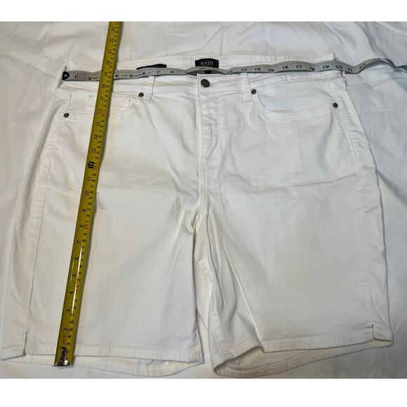 NYDJ Ella Lift tuck technology Denim Bermuda Shorts White Side Slit Stretch 18W - Picture 3 of 5